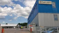 Podjetje Seven Refractories je v Divačo prišlo leta 2010. Od takrat 
je postalo prepoznaven igralec v branži ognjevzdržnih izdelkov.