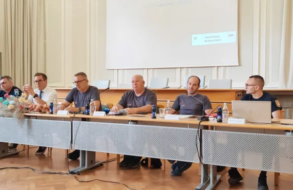 Na današnji  novinarski konferenci so podrobno predstavili, kako 
bo v nedeljo potekala deaktivacija 25-kilogramske letalske bombe 
iz druge svetovne vojne, ki bo terjala tudi evakuacijo prebivalcev.