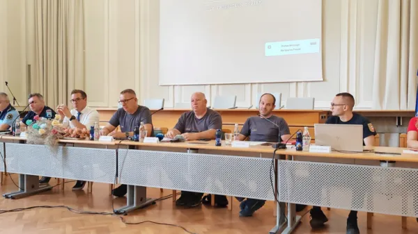 Na današnji  novinarski konferenci so podrobno predstavili, kako 
bo v nedeljo potekala deaktivacija 25-kilogramske letalske bombe 
iz druge svetovne vojne, ki bo terjala tudi evakuacijo prebivalcev.