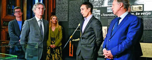 Predsednik vlade Robert Golob je novembra lani v družbi z 
ministrom, pristojnim za visoko šolstvo Igorjem Papičem, v stavbi 
Nuka javno naznanil, da bo vlada zgradila 105 milijonov evrov 
vredni NUK 2.