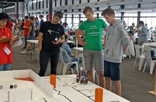 Komenski učenci so osvojili sedmo mesto na svetovnem prvenstvu v robotiki.