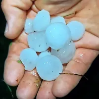 (FOTO in VIDEO) Severna Primorska: padala toča, velika kot breskev, v Čepovanu in na Predmeji odkrilo več deset streh