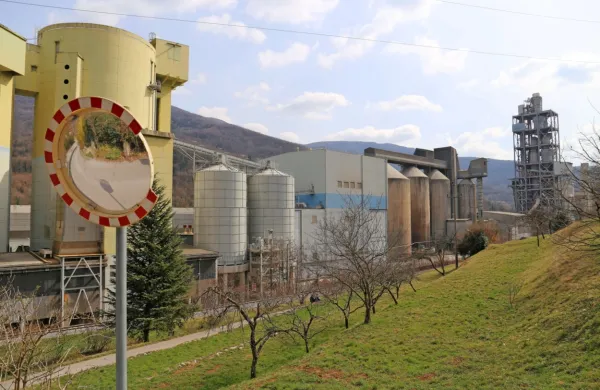 Salonit bo dobil novo ime, a  to ga ne odvezuje odgovornosti za 
bremena iz preteklosti.  