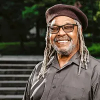 Juan de Marcos González, znan po 
svojem delu z Buena Vista Social 
Club ter Afro Cuban All Stars, je 
prvi prisluhnil  zamisli o slovensko-kubanski glasbeni navezi.