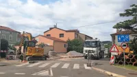 Čeprav je v Regentovi ulici videti  deset  do 15 delavcev  po deset ur na dan, se dela vseeno vlečejo. 