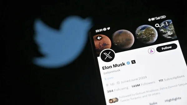 Twitterjevo modro ptičjo silhueto je nadomestil velik bel stiliziran  
X na črni podlagi.