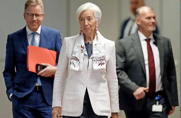 Christine Lagarde je spomnila, da osnovna inflacija, torej tista brez 
cen energije in hrane, ostaja previsoka. 