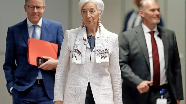 Christine Lagarde je spomnila, da osnovna inflacija, torej tista brez 
cen energije in hrane, ostaja previsoka. 