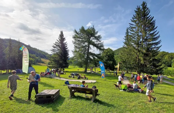 V minulih dneh so bile kljub muhastemu vremenu Lokve nabito polne, saj je tam 700 udeležencev tekmovalo v orientacijskem teku. 