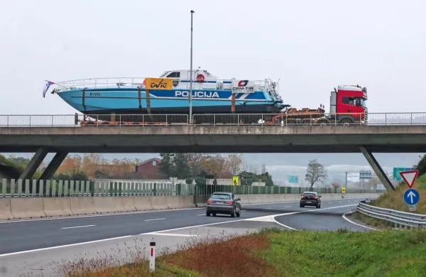 Nakup novega patruljnega čolna, ki bi nadomestil “upokojeni” P 
111, se je spet odmaknil v prihodnost.