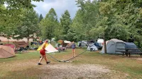V kampu Liza ob Koritnici  sta na voljo  gostišče in trgovina s 
kruhom za vse goste kampov v Vodencah, dobrodošli so tudi 
ostali.  