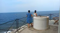 Nekoč ga je uporabljal svetilničar z družino, danes pa je vodnjak 
na Svetilniku turistična znamenitost. 