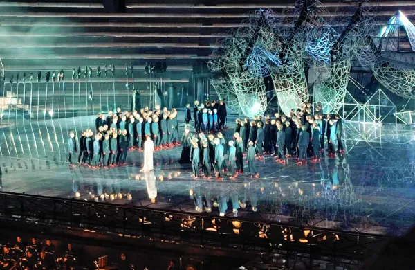 Izjemna koreografija in scenografija je uprizoritev opere Aida 
popeljala v mojstrske višave, za kar gre zahvala režiserju Stefanu 
Podi. 