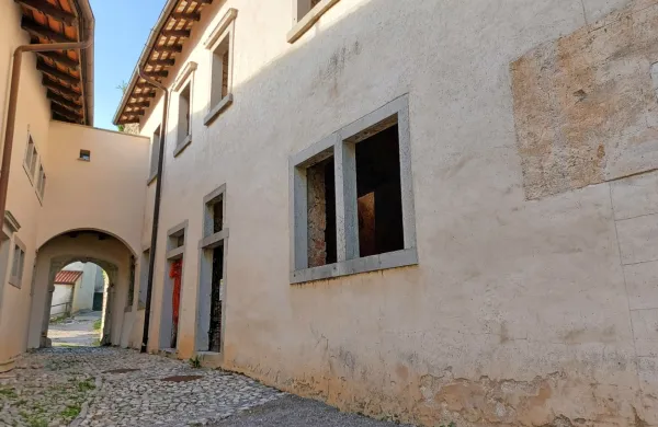 Z začetkom novega šolskega leta bodo začeli z obnovo zgornjega 
palacija štanjelskega kompleksa.