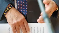  Evropski zeleni dogovor, ki je po oceni predsednice Evropske komisije Ursule von der Leyen za EU enako pomemben, kot je bil leta 
1969 za ZDA prvi pristanek na Luni, bo prebivalcem EU očitno povzročal preglavice še leta.