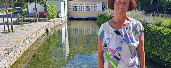 “Poklonimo si nasmešek, ki nas nič ne stane, lahko pa nekomu 
polepša dan,” pravi humanitarka in prostovoljka Dora Kalčič.