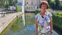 “Poklonimo si nasmešek, ki nas nič ne stane, lahko pa nekomu 
polepša dan,” pravi humanitarka in prostovoljka Dora Kalčič.