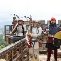 V naslednji fazi bodo poskrbeli tudi za  ustrezno zavarovanje  
sprehajalne poti, ki vodi po grajskem obzidju. 