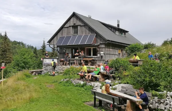 V številnih planinskih kočah po Sloveniji se soočajo s pomanjkanjem kadra.