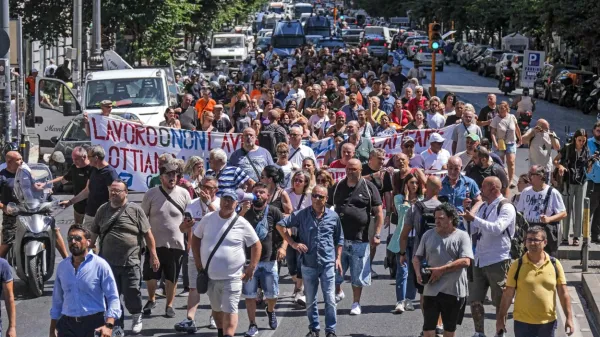 V sredo so Neaplju in drugih južnoitalijanskih mestih potekale 
demonstracije proti ukinitvi državljanskega dohodka. 