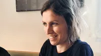 Pesnica Kaja Teržan bo na Lukatelcah nastopila z violinistko Vito 
Kobal in harmonikarjem Ivom Švigljem.