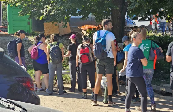 Kljub velikemu številu prostovoljcev zaenkrat vse poteka tekoče.