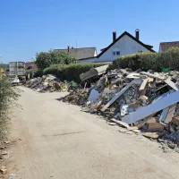 Na prizadetih območjih kljub velikemu &scaron;tevilu prostovoljcev brez težav, premier za četrtek napoveduje nove ukrepe