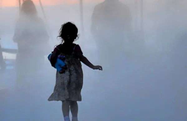 Otroci lahko občutijo  razveze staršev in dolgotrajne  postopke za  
dodelitev skrbništva, ne samo  končne  odločitve glede skrbništva.