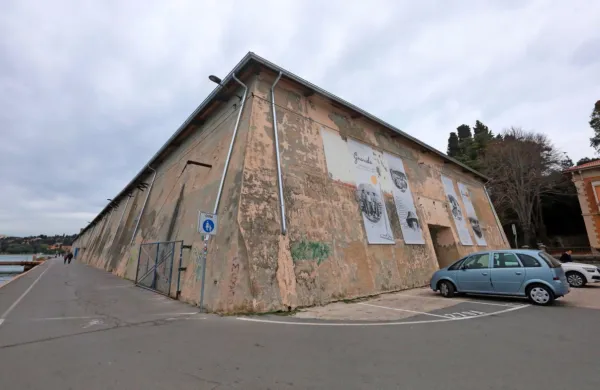 Pri  skladiščih  soli  v  Portorožu sta v  tragični nesreči  umrla moški in 
ženska.