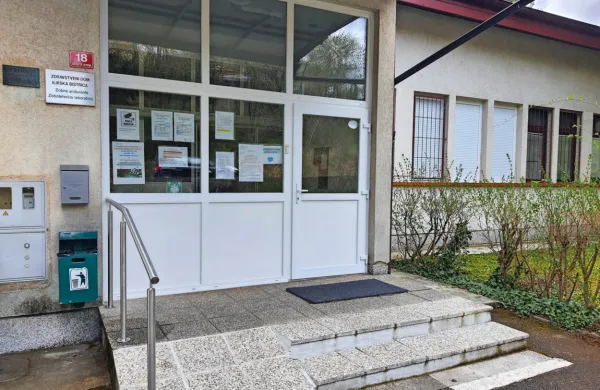 V zobni ambulanti v Ilirski Bistrici so konec leta ostali brez dveh 
zobozdravnikov. Jeseni naj bi enega končno uspeli nadomestiti.   