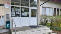 V zobni ambulanti v Ilirski Bistrici so konec leta ostali brez dveh 
zobozdravnikov. Jeseni naj bi enega končno uspeli nadomestiti.   