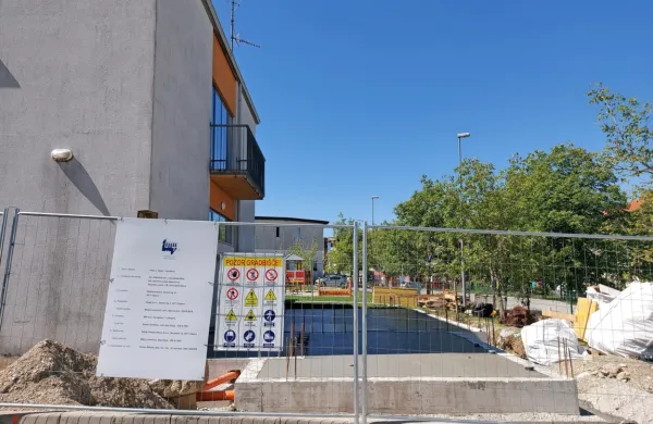 V Vipavi se je začela gradnja dolgo pričakovanega prizidka k 
vrtcu. 