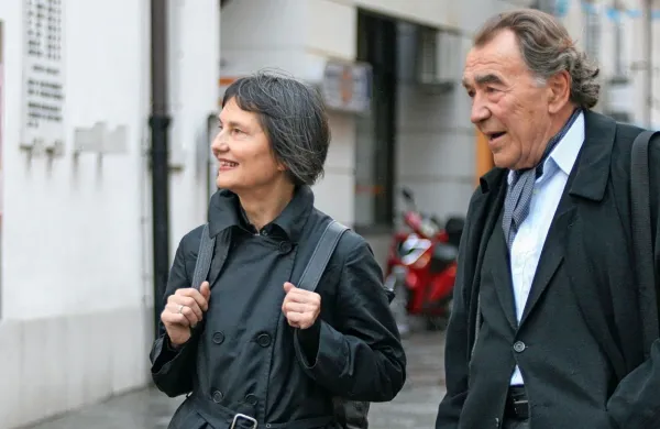 Ilma Rakuša med sprehodom po Kopru na Vilenici leta 2005 v 
družbi Milana Rakovca.  