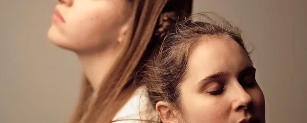 Sara Ester Gredelj in Nina Korošak Serčič sta predani svobodi in 
ritmu - od zmeraj in za vedno.