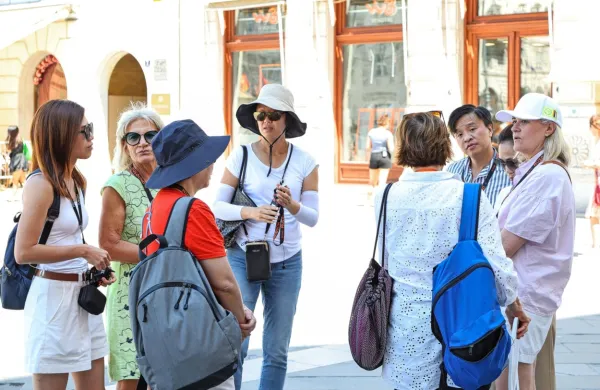 V  Trstu  ugotavljajo, da  k  dobri  obiskanosti mesta  prispevajo  tudi  
uvrstitve na sezname destinacij, ki jih je  vredno obiskati.