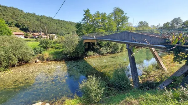 Ajdovska občina  si prizadeva izboljšati protipoplavno varnost tudi na cesti med Uhanjami in 
Ustjami.