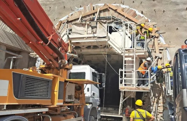 Predor Mlinarji, ki je dolg  dober kilometer, je dobil notranjo 
oblogo. 