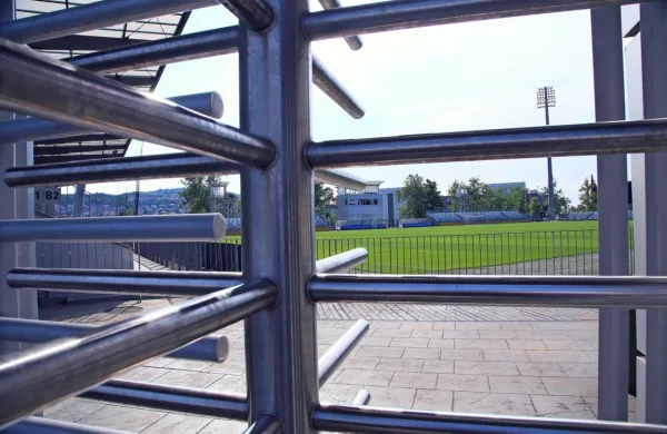 Na   Bonifiki bi morali odigrati tekmo med Koprom in Rogaško, 
vendar so  vrata stadiona ostala zaprta.