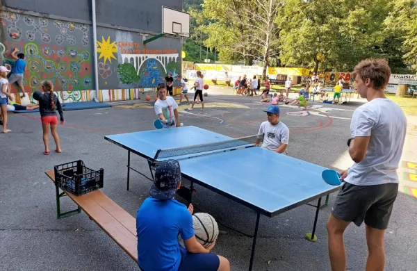 Približno 300 otrok, tudi iz Ukrajine in Sarajeva, se je poleti 
zabavalo in družilo ob Soči. 