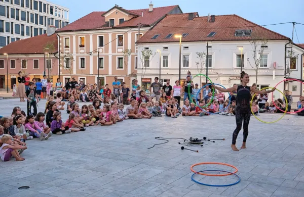 Številni izvajalci bodo poskrbeli, da bo konec avgusta in začetek 
septembra v Postojni pestro in zabavno (fotografija je z lanskega 
festivala).