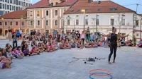 Številni izvajalci bodo poskrbeli, da bo konec avgusta in začetek 
septembra v Postojni pestro in zabavno (fotografija je z lanskega 
festivala).