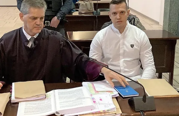 Klemen Kadivec (desno)  s svojim zagovornikom Brankom Gvozdićem