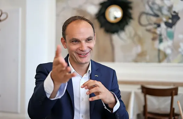 Društvo Platforma sodelovanja, za katerim z ekipo stoji Anže 
Logar, ima okoli petsto članov.