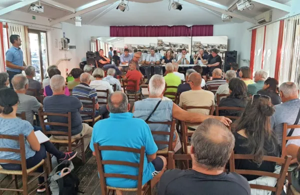 Domačini so imeli vrsto vprašanj o rušenju hidrarne in odgovori 
župana in podizvajalcev del vseh niso zadovoljili in pomirili.