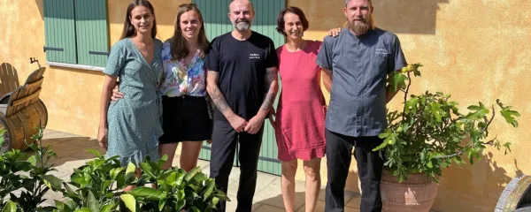 Ekipa domačije Kabaj Morel (z leve): Žana in Tina Morel, David 
Bucik, Katja Kabaj Morel in Primož Bensa. 