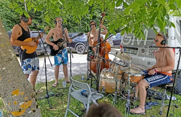 Nastopila bo  mlada vipavska zasedba TamburaTeam.