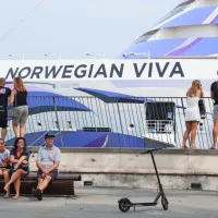 V Koper je priplula 300-metrska velikanka (FOTO)