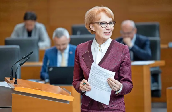 Ko se Vida Čadonič Špelič oglaša v državnem zboru, predstavi 
argumente in dejstva. 
