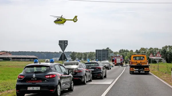 Slovensko kolesarko so  s  helikopterjem  prepeljali  v  bolnišnico. 