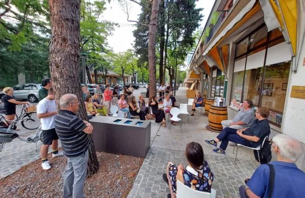  Sinoči so  Mesto knjige otvorili z razstavo Pojutrišnjem je mimo, 
zgodil pa se bo včeraj Muzeja Marka Breclja